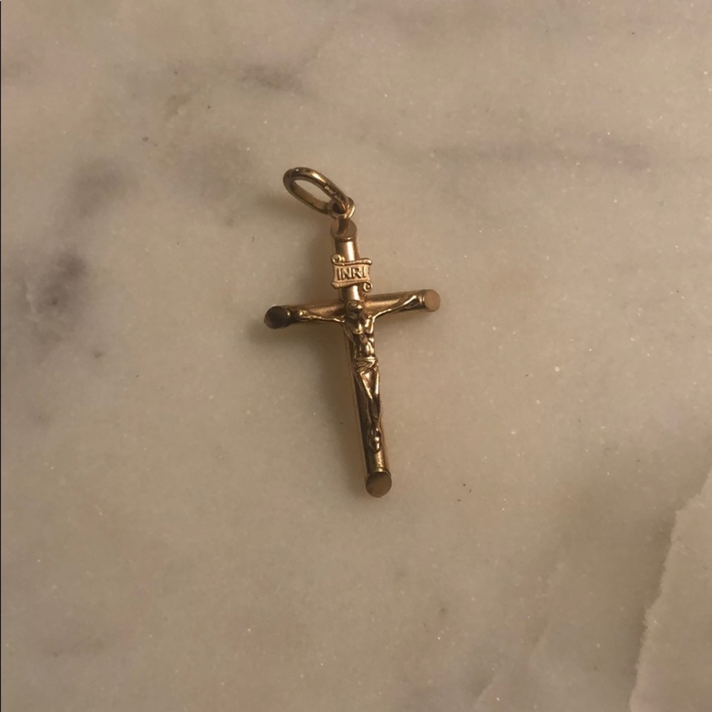 Crucifix pendant